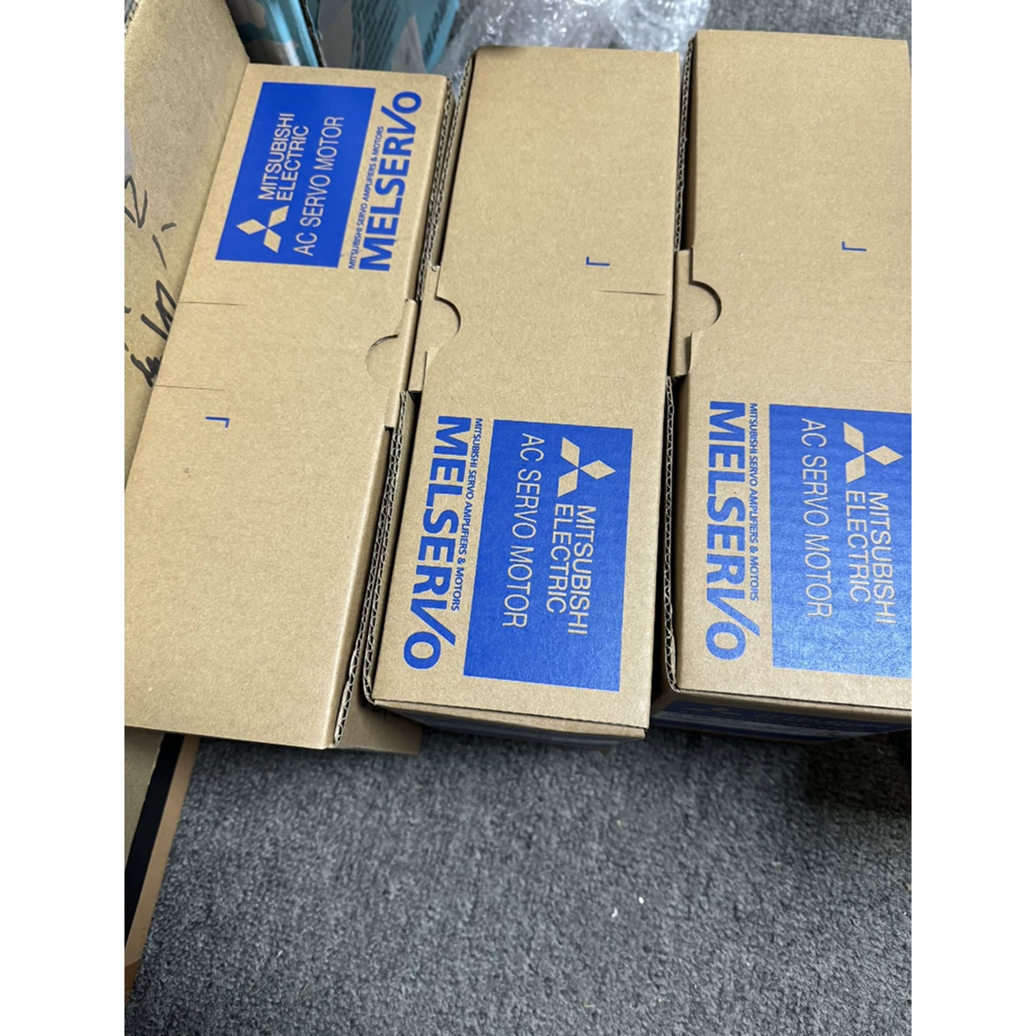 Mitsubishi Electric MELSERVO JE Series 750W Low Inertia Servo Motor HG-KN73J | AC200V with Oil Seal 17-Bit Encoder