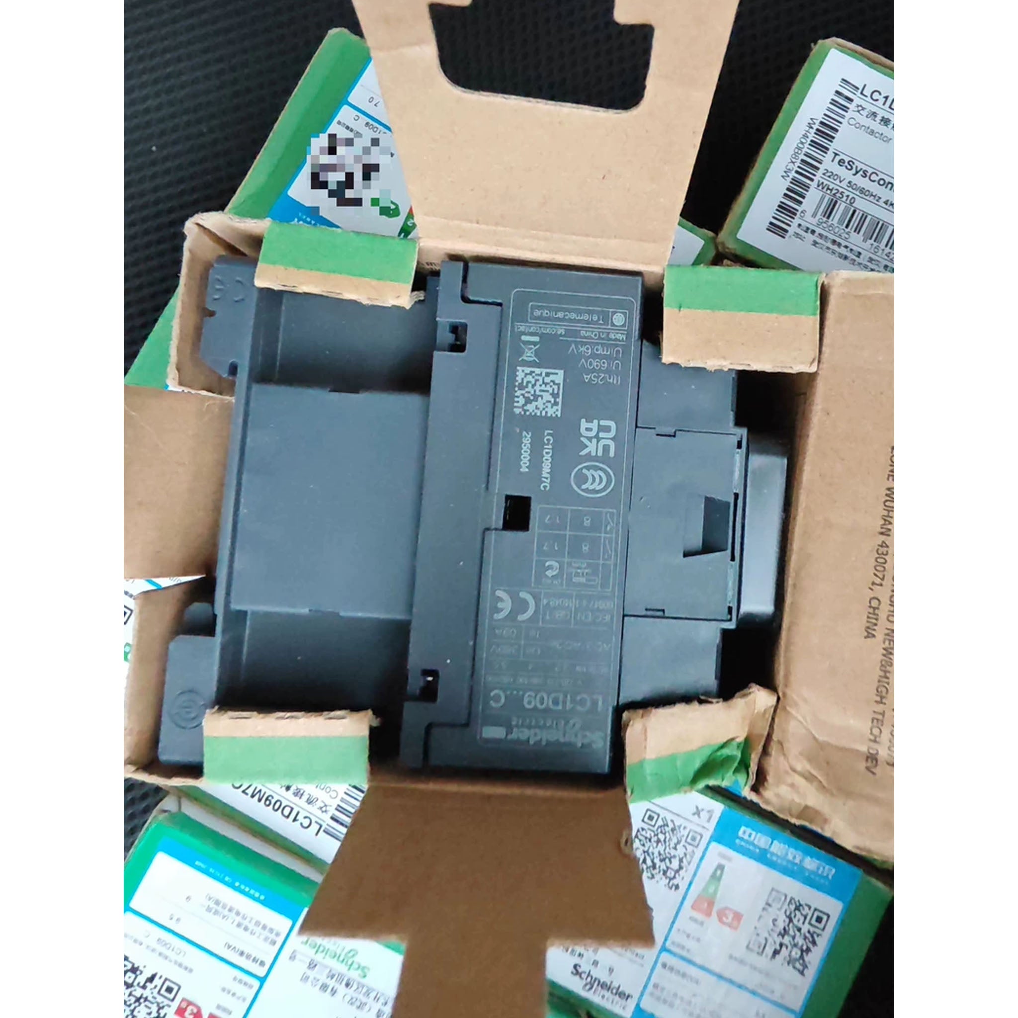 LC1D12M7C Schneider Contactor, 12A, 3-Pole, 220V AC Coil, TeSys D Series